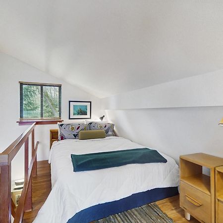 Tranquil Tides Cottage Лангли Екстериор снимка